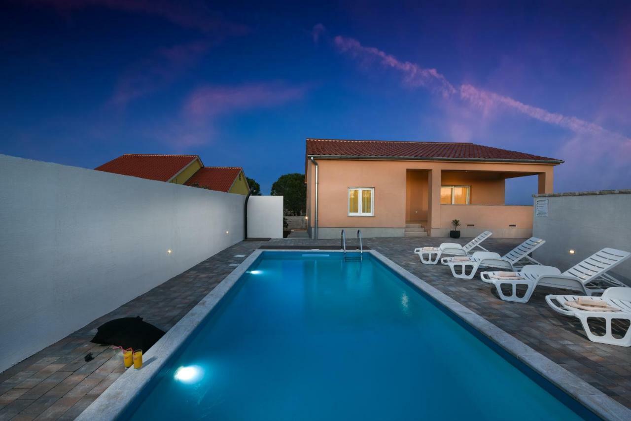 Holiday Home Luka زادار المظهر الخارجي الصورة